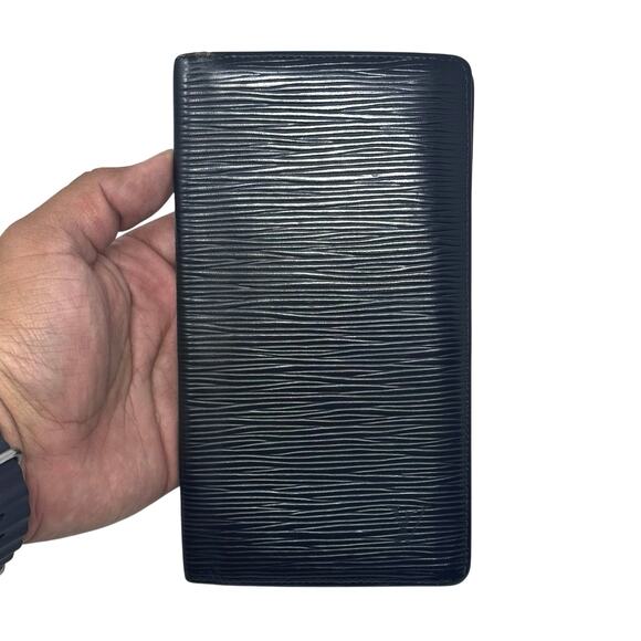 Louis Vuitton Long Wallet / Passport Case - Picture 6 of 16